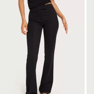 Kostymbyxor Nelly - Helt nya kostymbyxor från Nelly. Säljer pga. att de var lite små på mig. 😊