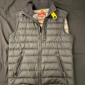 Parajumper väst - En pjs väst i helt okej skick. 