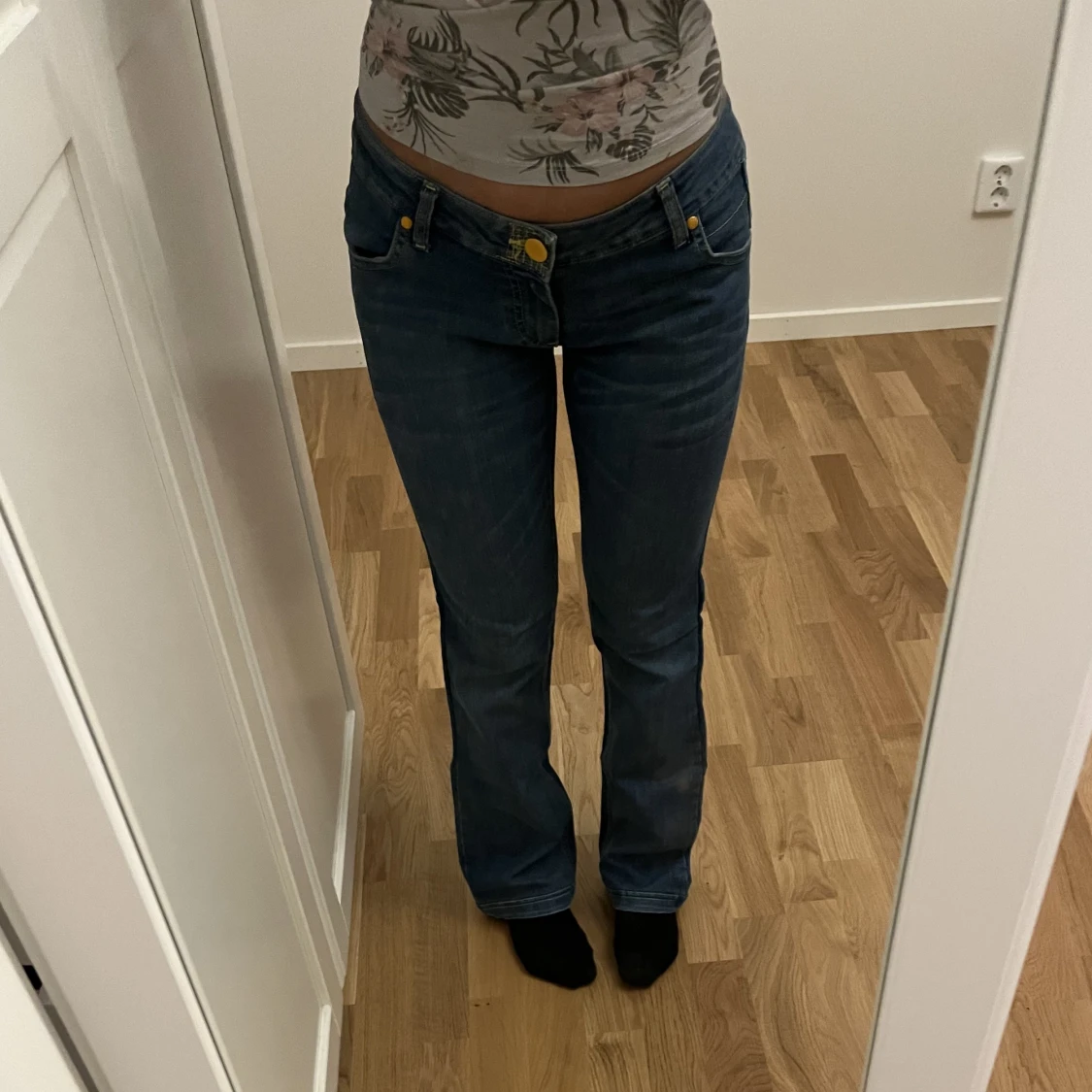 Low Waist Levis Jeans - 91