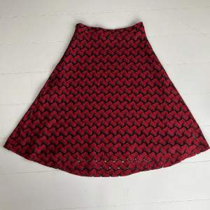 Superfin A-linjeformad kjol från Twist&Tango. Som ny. Halvlång. Midjemått 36. Längd, mitt på, 73 cm. 