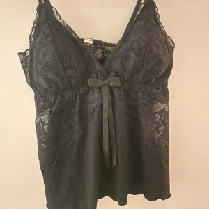 Spets linne - I fint skick. 