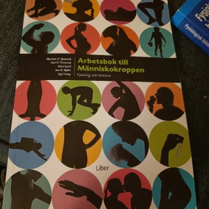 Arbetsbok till Människokroppen, fysiologi och anatomi  - Väl använd, men jag har suddat bort allt jag skrivit i den. En bild är färglagd, men annars är det bra skick 