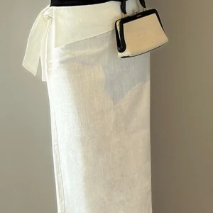 Linne kjol - En skitsnygg kjol i linne från nakd, aldrig använd då den är för stor🌸frakt tillkommer 