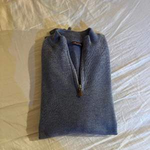 Blå Stenströms tröja gjord av Merinoull  Använd få gånger  Har inga defekter Nypris 2000 Storlek M men är liten i storlek  Frakt betalar köparen  Pris kan diskuteras 