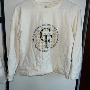 Chiara forthi tröja vit strl S - Jättefin, pris kan diskuteras