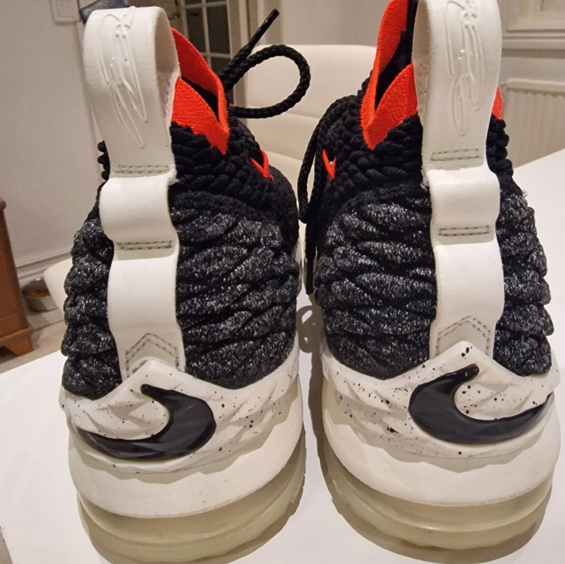 Nike Lebron XV Black/Bright - 90