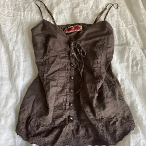 Brun topp - Söt brun topp som inte kommer till användning längre!