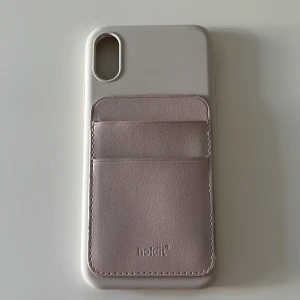 Mobilskal iPhone XS - Mobilskal med korthållare.  Knappt använt, bra skick. 
