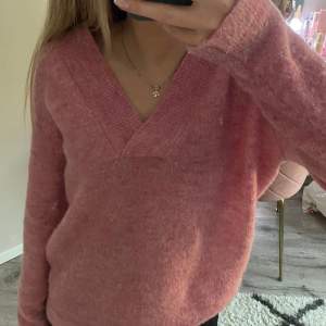 Superfin stickad tröja i en jättefin rosa färg🩷 passar xs/s
