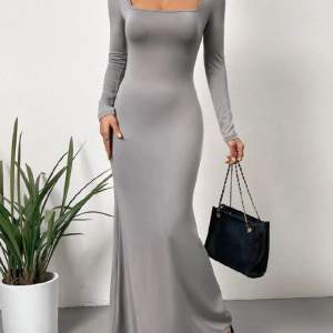 Säljer denna fantastiskt fina klänning i storlek XS. Den sitter väldigt fint. Använd en gång. 