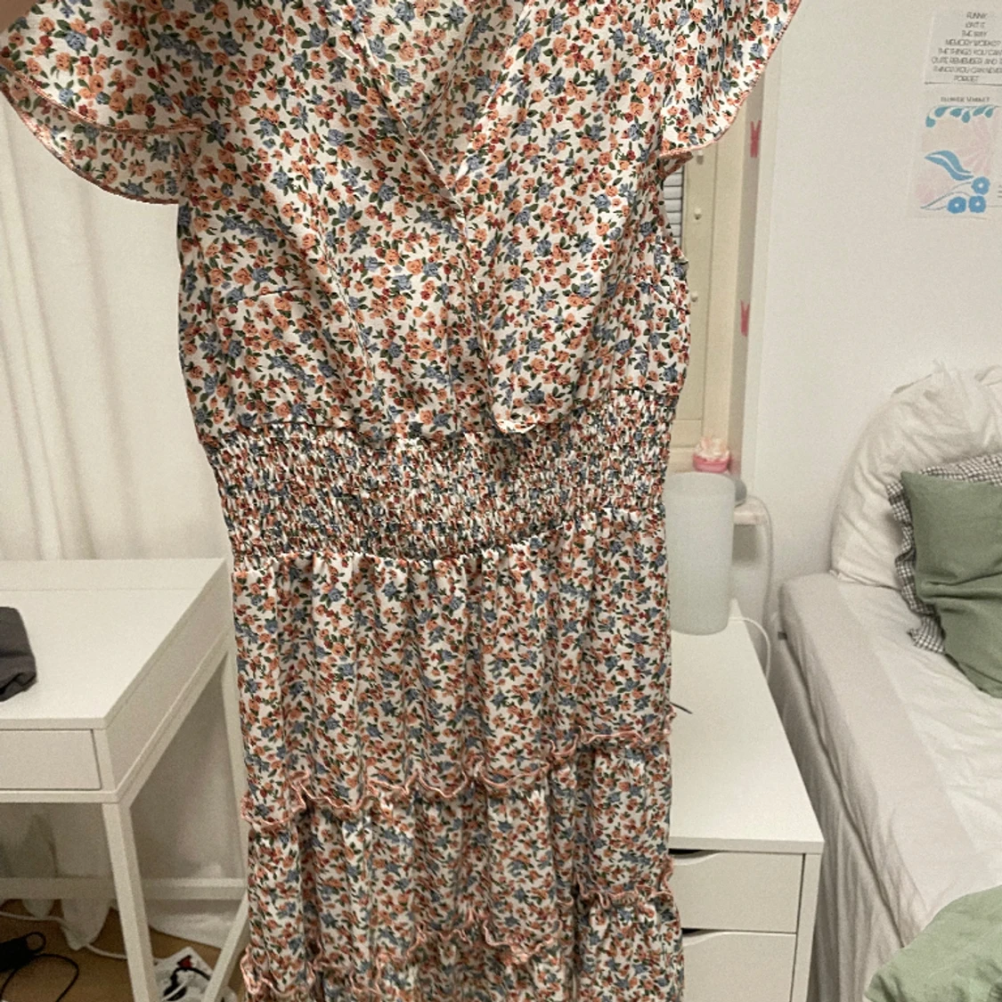 Super snygg blommig klänning 