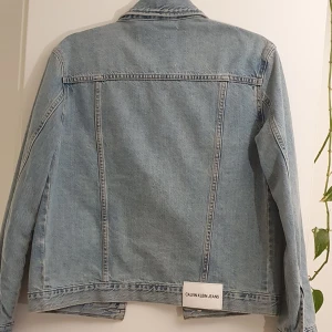 Jacka ljus denim - Nyskick. 