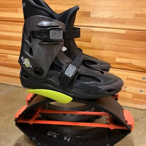 Kangoo Jumps träningsskor - använd ca 5 gånger, nyskick, storlek XS (34-36)