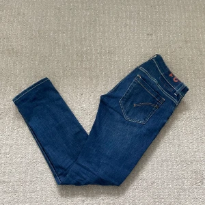 Dondup George jeans  - Säljer ett par Dondup jeans i modellen George! Storlek 31!  Hör gärna av dig om du har frågor!