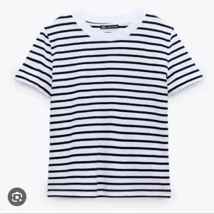 Randig t-shirt från zara 😊😊Kommer inte till användning, storlek M men som en S