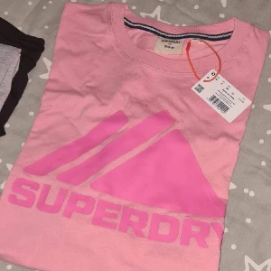 T-shirt  - Ny oanvänd T-shirt  Storlek M Finns i Malmö