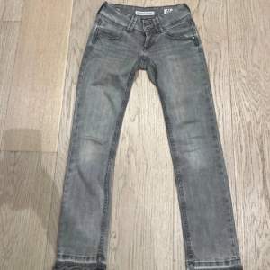 Pepe jeans modell”venus”. Storlek 24/32