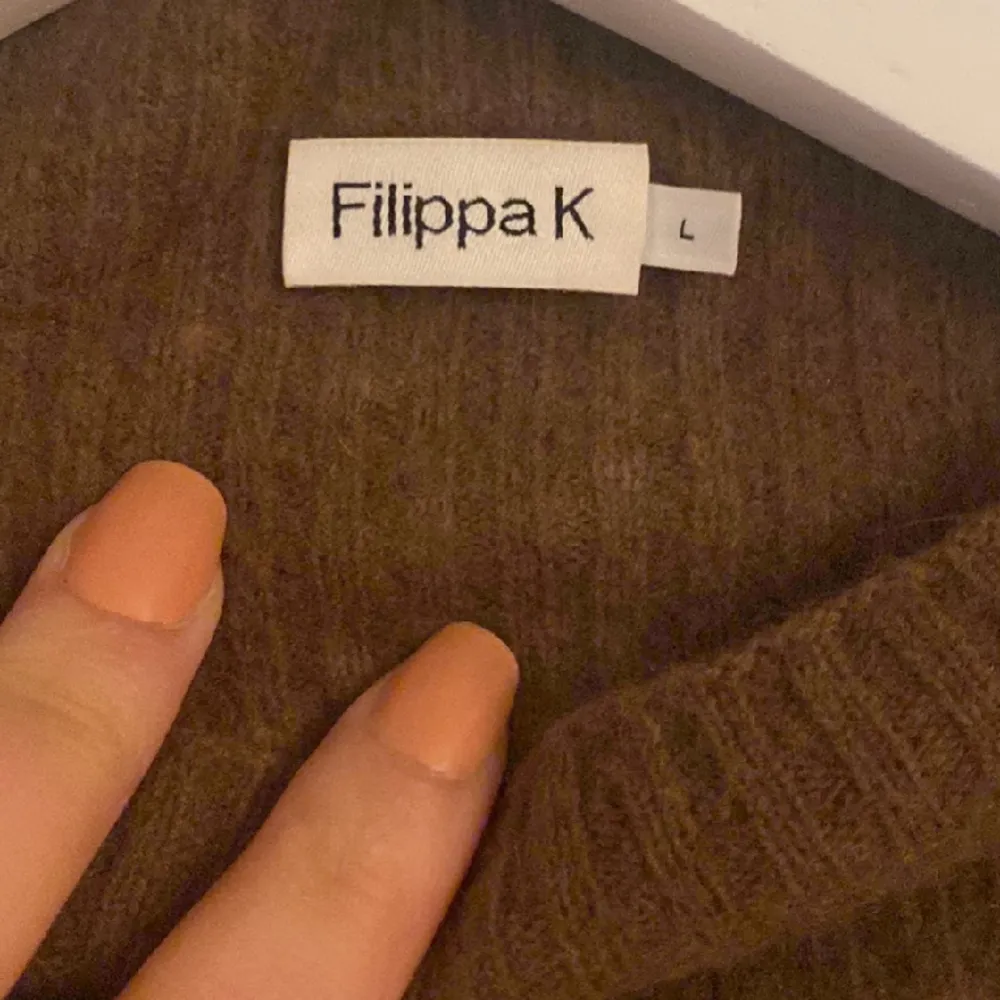 Filippa K tröja i Ull, kommer tyvärr inte till användning hos mig ☺️. Tröjor & Koftor.