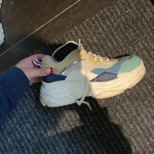 Höga sneakers  - Ett par höga sneakers ifrån Duffy knappt använda i storlek 38 