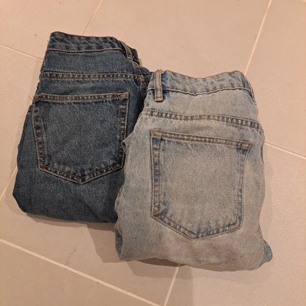 2 jeans från lager 157 i modellen boulevard, superfina. 1 ljusblå och 1 par mörkblå. 95 kr för båda. Passar mig som även har S Kostar 300kr nya. Jeans & Byxor.
