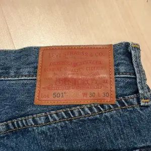 Stilrena jeans från levis, aldrig använda. W30 L30  Pris kan diskuteras 