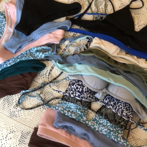 BIKINIS - Säljer massa bikinis!!👙☀️🍉Storlekar xs-m. Kom privat för bilder på specifik bikini samt frågor💗💗💗💗💗Pris kan variera beroende på hur många/vilken du köper💗