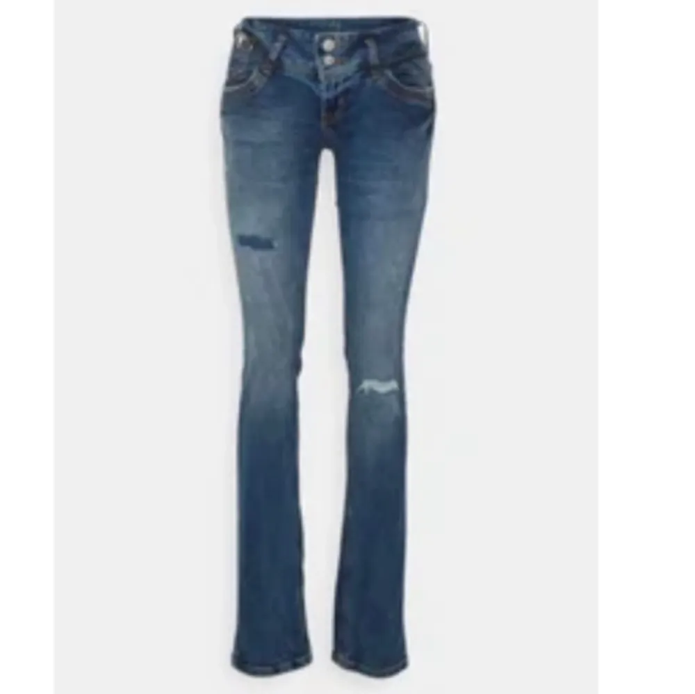 Skit snygga Ltb jeans. Dessutom väldigt långa 💗💗 Kan också skicka bilder privat på hur just dom ser ut! Kostar orginalt 779 kr och säljer för 400kr 🥰 (Pris kan diskuteras) . Jeans & Byxor.