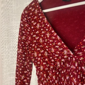 Topp - Blommig topp från Urban Outfitters!