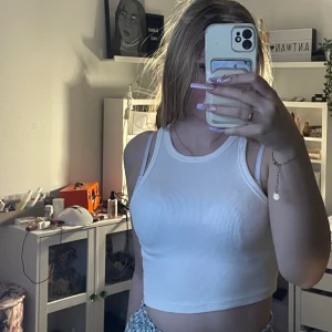 Basic linne  - Basic ribbad top, tror den är från h&m passar storlek s. Köpare står för frakt 
