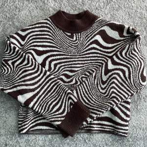 En fin tröja från H&m. Köpt 2021 och är sparsamt använd:)💘