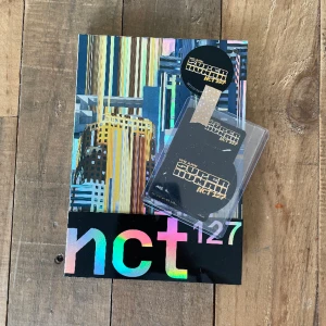 Nct 127 - Superhuman - Superhuman,  1 photocard + cirkle card ingår (annat pc tillgängligt). Köpare står för frakt, skicka dm om du har några frågor! <3