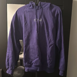 Polar Hoodie - Polar hoodie som ej kommer till användning, köpt för ungefär 900 mitt pris 450! Pris kan gå ner