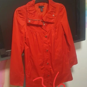 Tunnjacka  - Tunn jacka aldrig använd. Strl på.bild. 