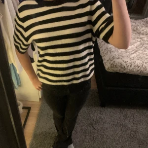 Stickad T-shirt  - Helt ny och aldrig använd💞