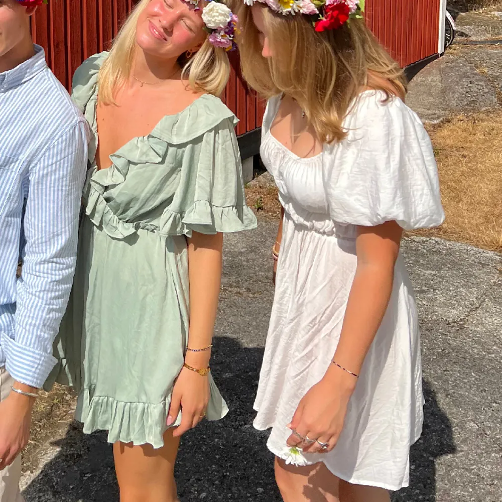 Säljer min utspringsklänning perfekt till studenten!. Mekot.