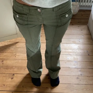 Gröna Lågmidjade jeans✨✨ - Så snygga och populära Lågmidjade jeans! Inga defekter!