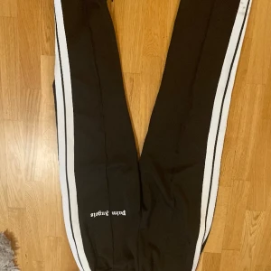 Palm angels byxor - Jätte fräscha och bekväma Palm angels byxor knappt använda