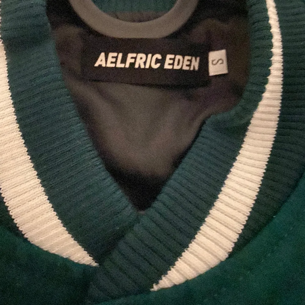 Varsity jackan är från Aelfric eden. Säljer då jag inte använder den längre.  (Unisex). Jackor.
