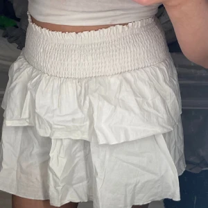 Kjol - Vit super fin volang kjol🤍