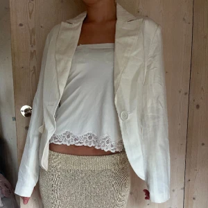 Tunn jacka/blazer/kavaj - Så fin perfekt till våren som kommer! Helt oanvänd, prislapp kvar (nypris 499 kr)💕