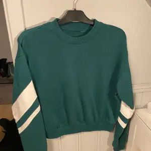 Grön sweatshirt från hm, använd sparsamt 