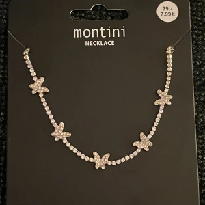 Fint halsband  - Helt nytt och oanvänd! Guldfärgat halsband med diamanter(inte äkta) tryck på köp nu om du vill köpa💗