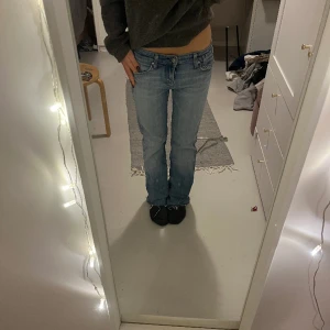 Lågmidjade bootcut jeans  - Lågmidjade bootcut jeans 