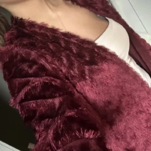 Päls jacka - Jätte söt tre kvartsärmad pälsjacka/kofta ❤️