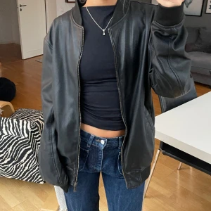 Skinnjacka - Så snygg skinnjacka ifrån Zara, storlek M 🙌🌟