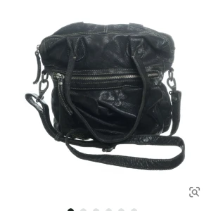 Väska - Väska från sellpy, använd 4 gånger typ💕