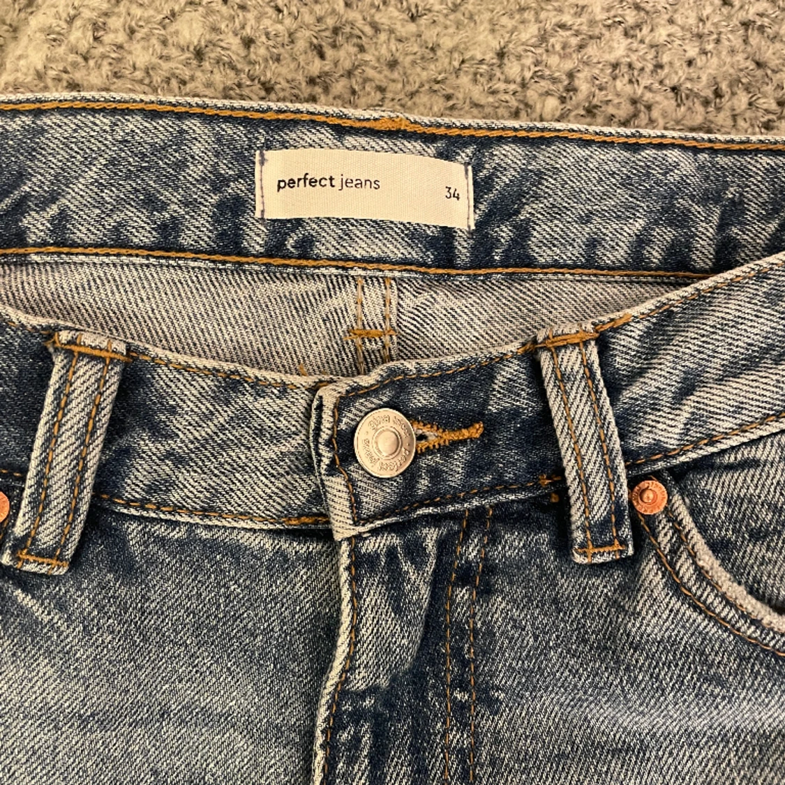 Lågmidjade jeans från gina - 91