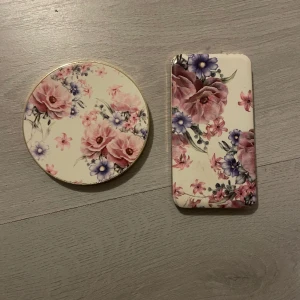 Elektronik  -  laddplatta och powerbank från ideal of sweden. 50kr/st 