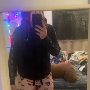 Nike hoodie - Jag säljer denna Nike hoodie för den inte används längre 