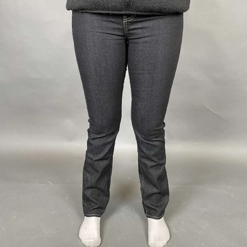 lågmidjade jeans från calvin klein. Jeans & Byxor.